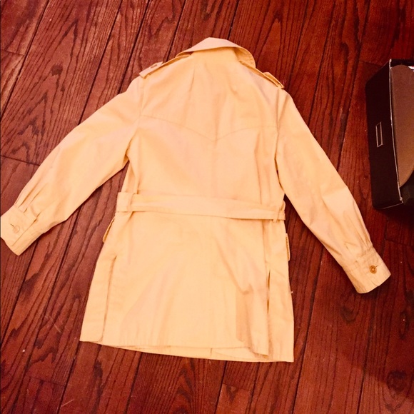 Yellow rain coat - Picture 2 of 2